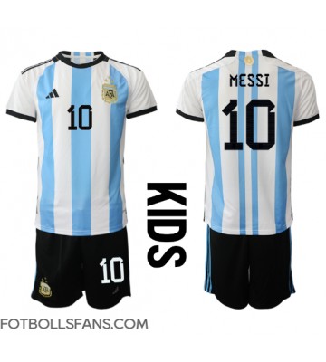 Argentina Lionel Messi #10 Replika Hemmatröja Barn VM 2022 Kortärmad (+ Korta byxor)